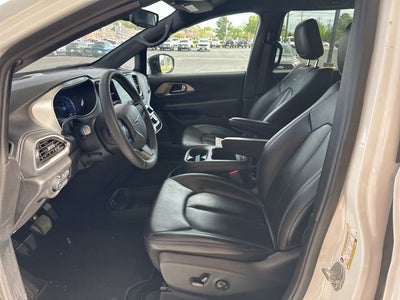 2024 Chrysler Pacifica Hybrid Select