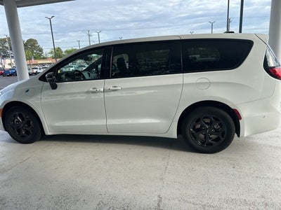 2024 Chrysler Pacifica Hybrid Select