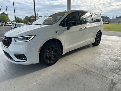 2024 Chrysler Pacifica Hybrid Select