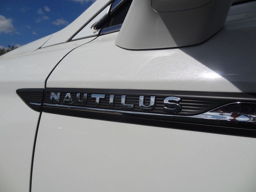2022 Lincoln Nautilus Standard Standard