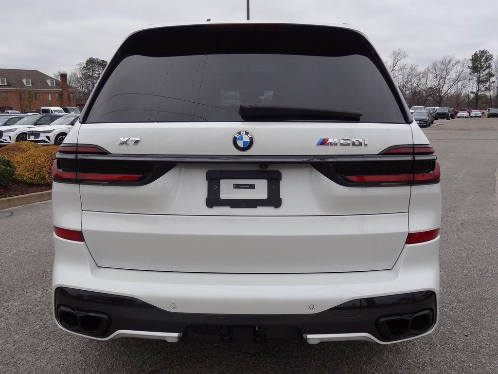2024 BMW X7 M60i