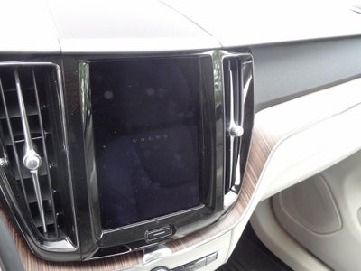 2022 Volvo XC60 B5 Momentum